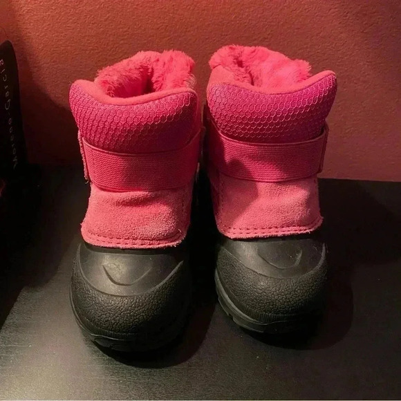 The North Face Girls Boots - Picture 1 of 9